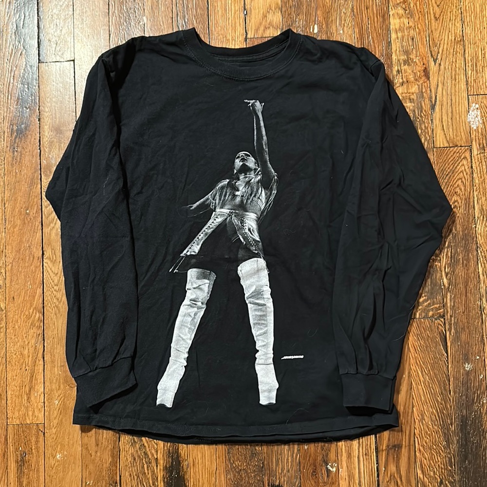 Ariana Grande Long-Sleeve T-shirt “Sweetener World Tour” - Medium, Black